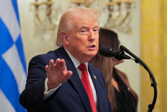 Donald Trump suspende otra vez atacar centrales nucleares Irán