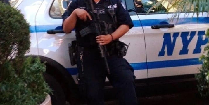 Seguridad reforzada en times square nueva york con presencia policial