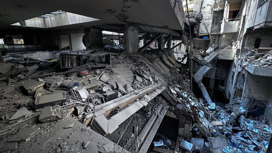 Ruinas en Beirut tras ataques conjuntos de Irán y Hizbulá contra Israel