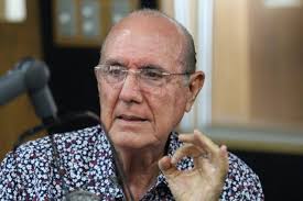 Internan a Narciso Isa Conde tras caída y recibir golpes en la cabeza